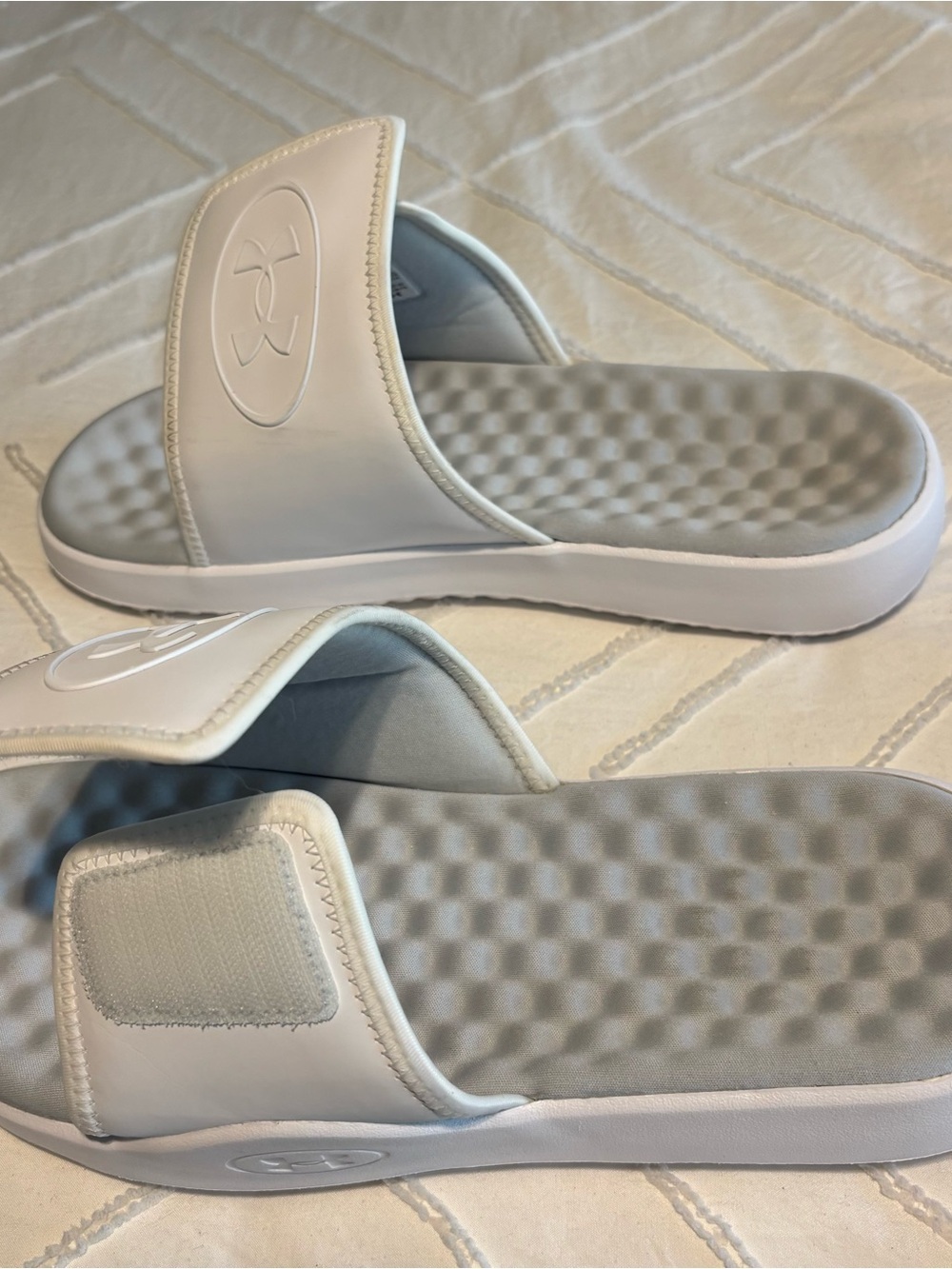 Men’s Under Armour White Adjustable Slide Sandals - Picture 6 of 7